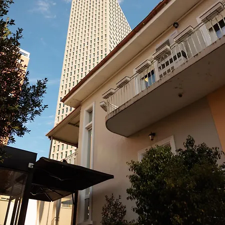 Ufo Boutique 3* 티라나