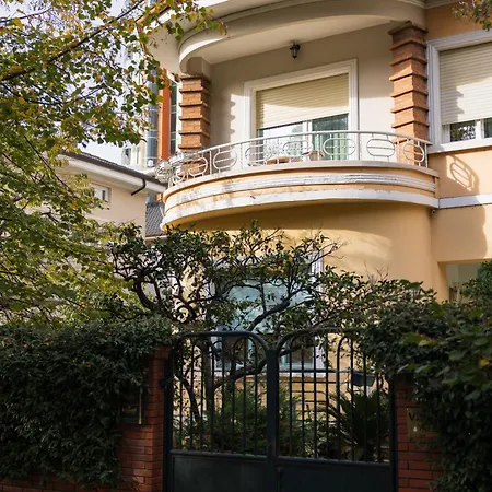 Ufo Boutique 3* 티라나