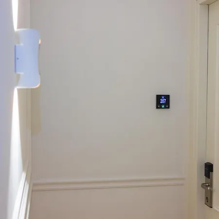 Ufo Boutique 호텔 티라나