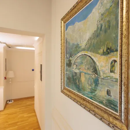 Ufo Boutique Otel Tiran