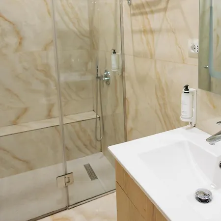 Ufo Boutique 3* Tiran