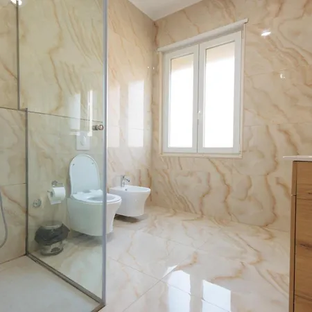 Otel Ufo Boutique Tiran